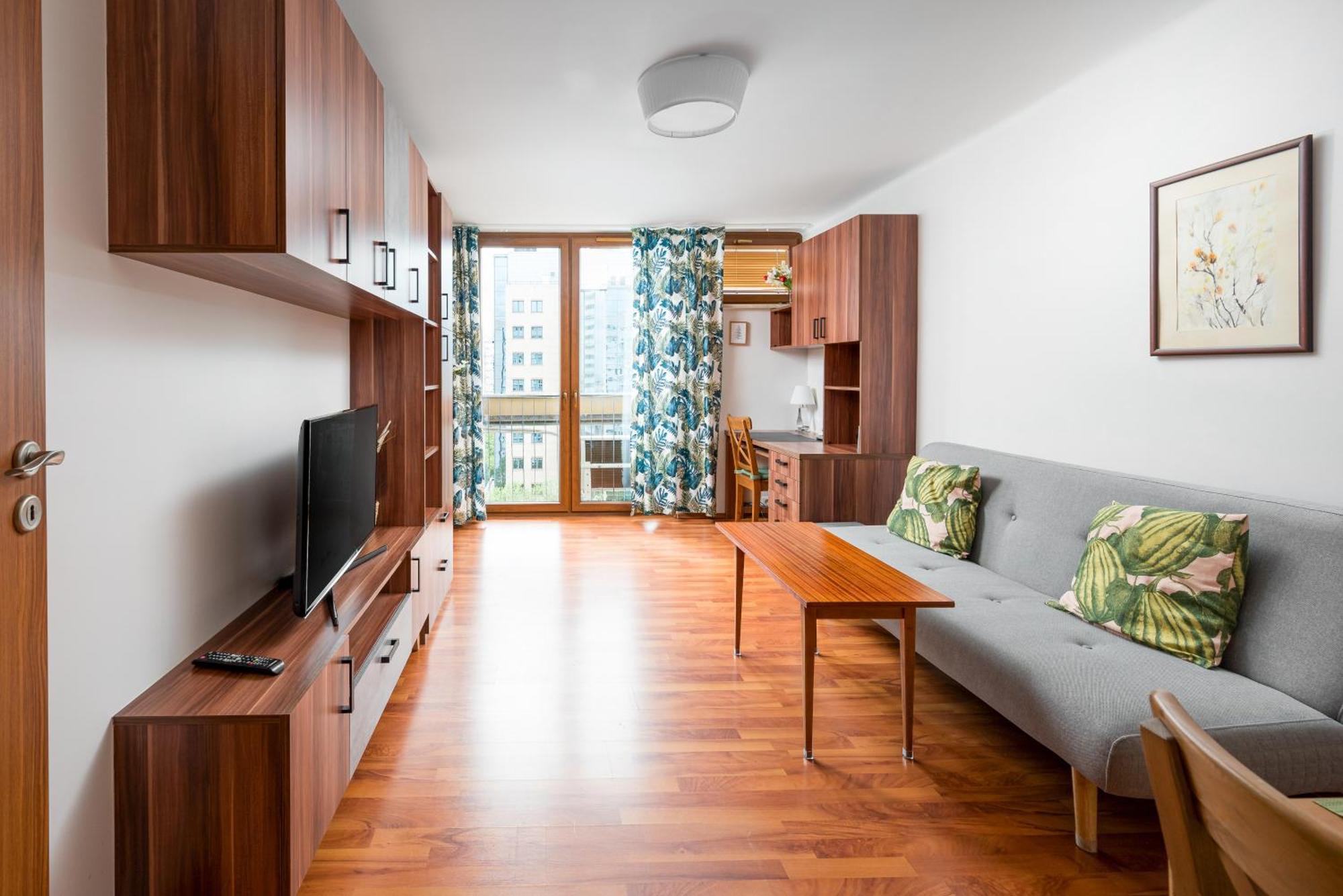Park Mirowski Standard Apartment Warsaw