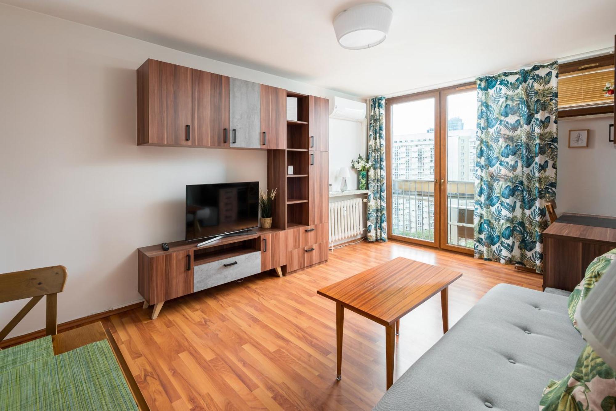 Park Mirowski Standard Apartment Warsaw